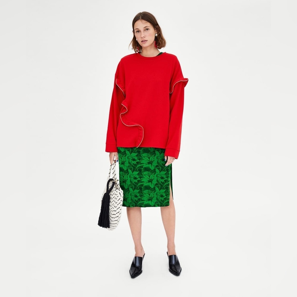 ZARA SWEATSHIRT WITH ZIPS SIZE M
